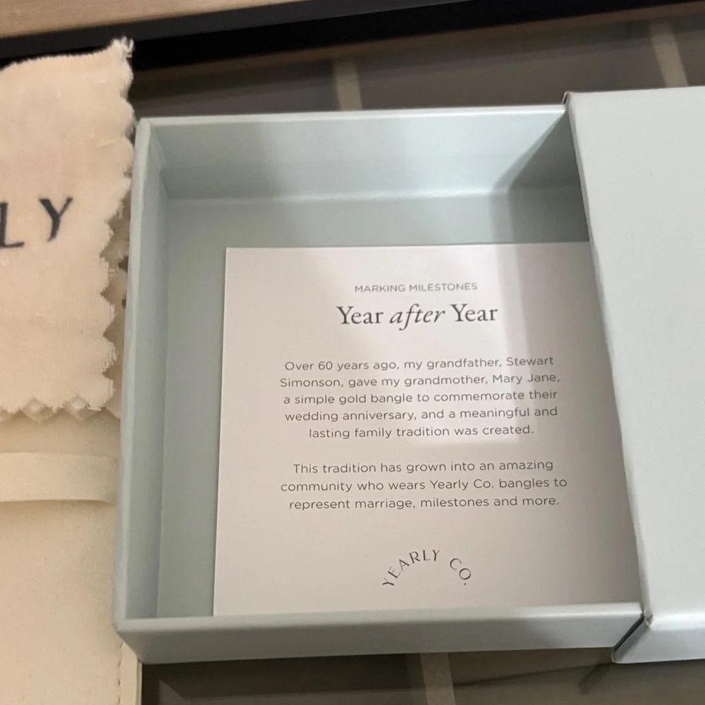 Gold and Diamond Ring - Picture 4 of 6